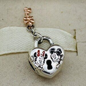 🔥🔥Pandora Disney Mickey & Minnie Heart Key Charm